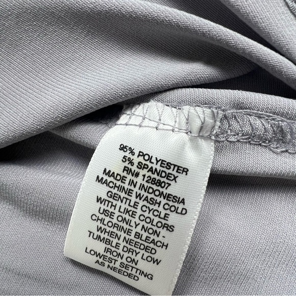 Gray Sleeveless Blouse - Picture 4 of 7